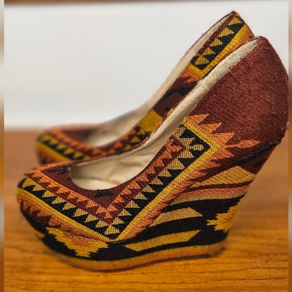 Womens Steve Madden size 7 Pammy Aztec Wedges - Picture 2 of 7